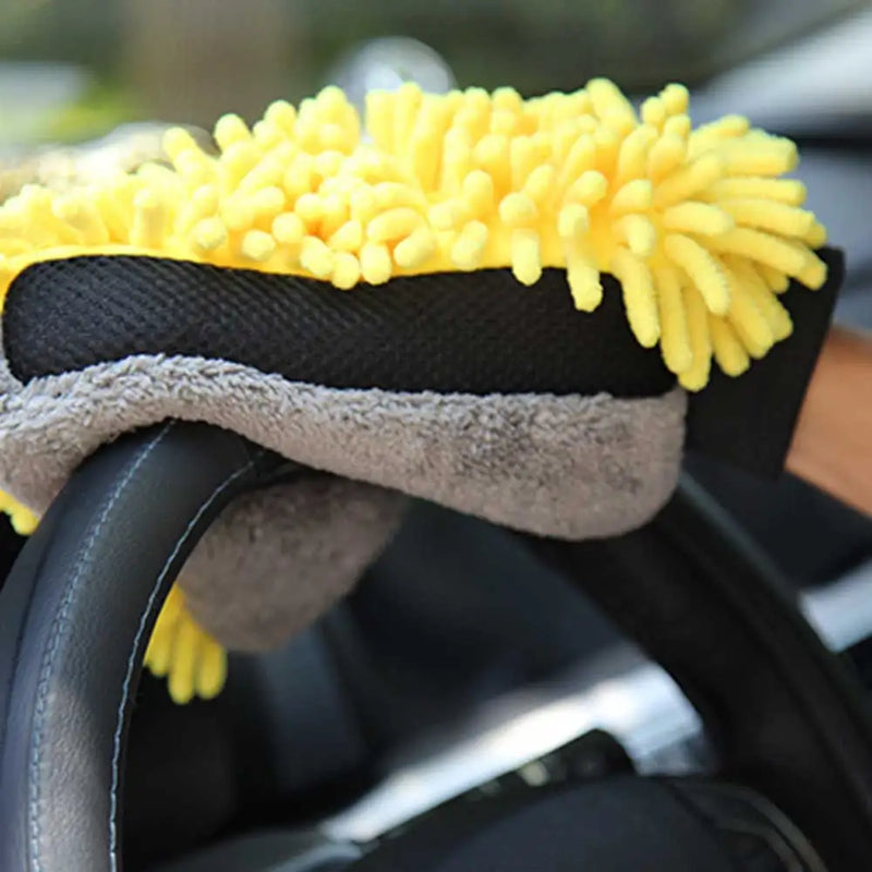 A luva de lavagem de carro de microfibra